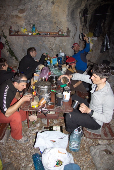 Вытяни - забивай - собери - разбери - спустись - поднимись - падай (падай?) - устал - спи. (Альпинизм, платформинг, фифинг, баулинг, "bigwall + ито", зуб морчеки, sivera team, интенсивный курс, сивера, нефедов, grivel, морчека, скалолазные маршруты, крым)