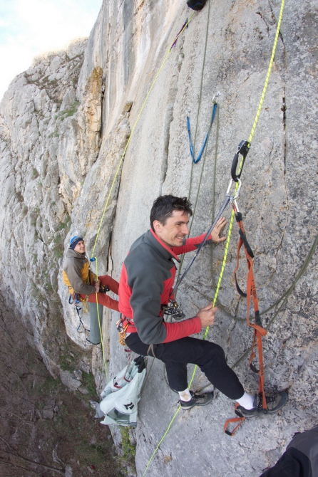 Вытяни - забивай - собери - разбери - спустись - поднимись - падай (падай?) - устал - спи. (Альпинизм, платформинг, фифинг, баулинг, "bigwall + ито", зуб морчеки, sivera team, интенсивный курс, сивера, нефедов, grivel, морчека, скалолазные маршруты, крым)