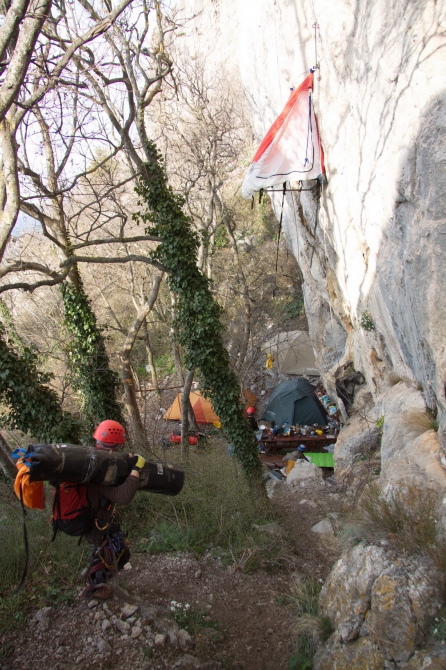 Вытяни - забивай - собери - разбери - спустись - поднимись - падай (падай?) - устал - спи. (Альпинизм, платформинг, фифинг, баулинг, "bigwall + ито", зуб морчеки, sivera team, интенсивный курс, сивера, нефедов, grivel, морчека, скалолазные маршруты, крым)