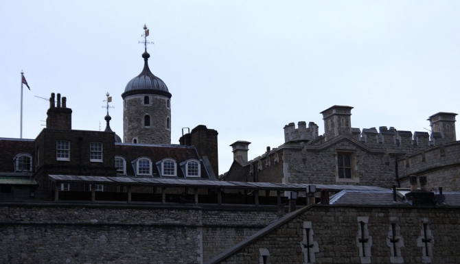 London, fish, chips, cup o' tea, bad food, worse weather, Mary-fucking-Poppins London! ©