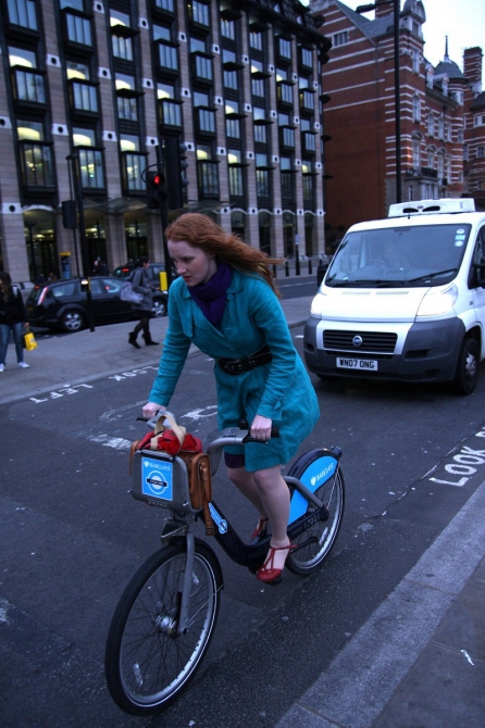 London, fish, chips, cup o' tea, bad food, worse weather, Mary-fucking-Poppins London! ©