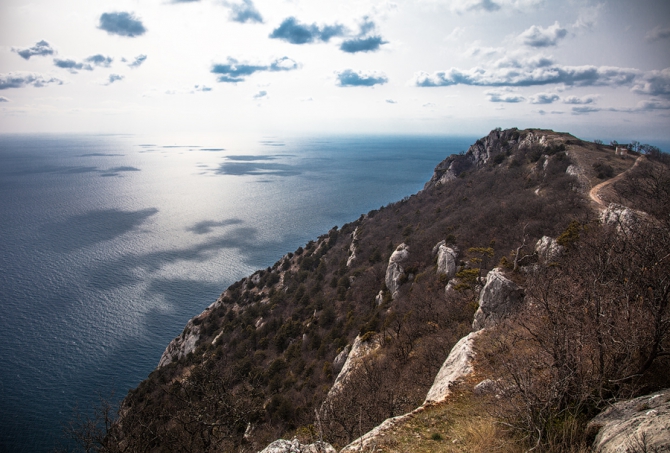 Нафталиновые буквы. "Шестерка". (Альпинизм, скалы у моря, графомания, напарник, крым)