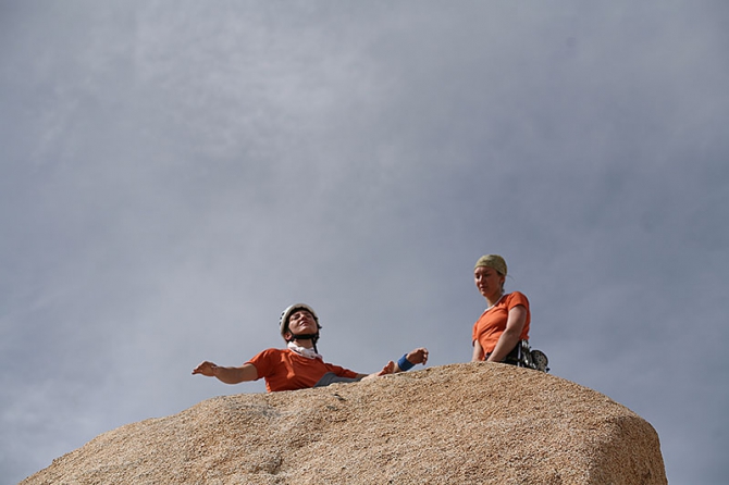 Оставляя суету городов... (Альпинизм, joshua tree, америка, zion women, джошуа)