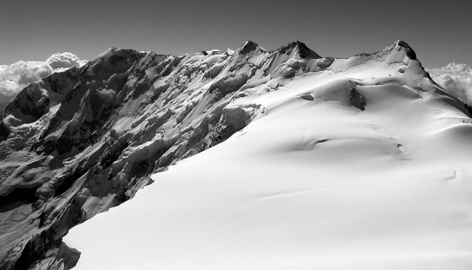 Спасработы на Джанги-Тау. Аудиокомментарий Али Анаева, директора альпбазы "Безенги"... (Альпинизм, аварии, сюжет)