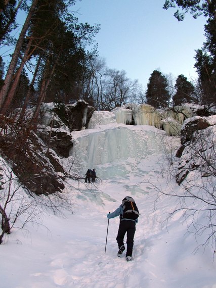 Лед в Баксанском ущелье или история одной не очень удачной поездки. (Альпинизм, инструмент, кошки, баксанское ущелье, тест снаряжения, ледолазание)