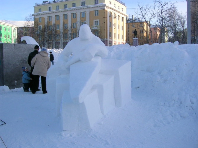 Кировские Церетелли (снежные скульптуры)