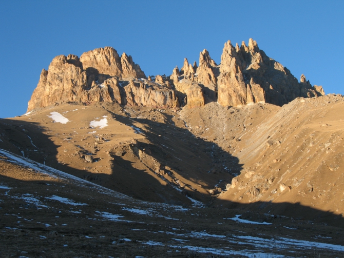 Скалы северного Приэльбрусья (Альпинизм, приэльбрусье, кавказ, тещины зубы)