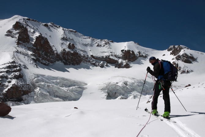 Ски-тур/ бэккантри на Казбеке (Бэккантри/Фрирайд, арчилу цинцадзе, чекулаева оксана)