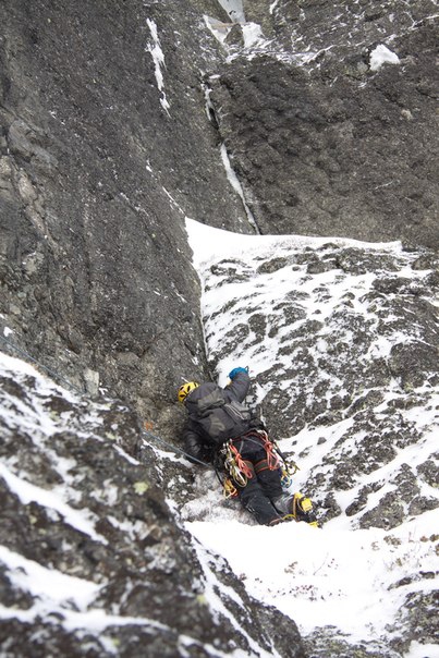 В поисках зимнего лазанья (Альпинизм, хибины, бастион вудьявра, вудъявра, вера, високосный день, headwall attack, сивера, sivera, sivera team, grivel, юкспор, скалы мгу, 2б, щель надежности, ребро жесткости, маршруты в хибинах, сотник, нефедов, романов, юшман)