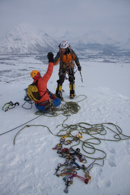 В поисках зимнего лазанья (Альпинизм, хибины, бастион вудьявра, вудъявра, вера, високосный день, headwall attack, сивера, sivera, sivera team, grivel, юкспор, скалы мгу, 2б, щель надежности, ребро жесткости, маршруты в хибинах, сотник, нефедов, романов, юшман)