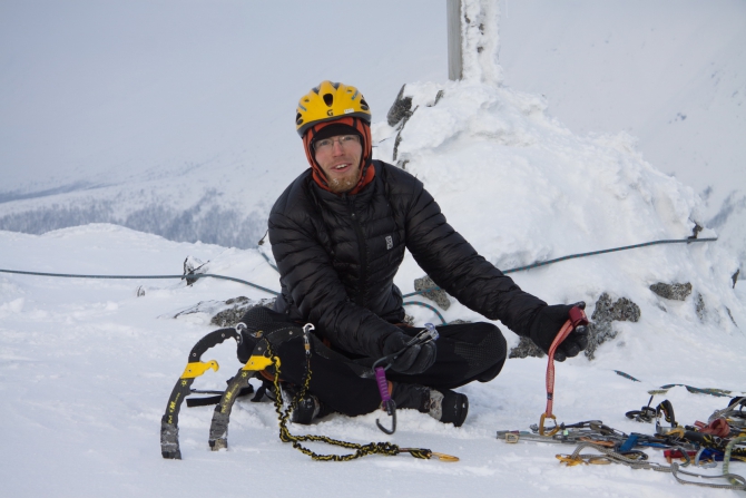 В поисках зимнего лазанья (Альпинизм, хибины, бастион вудьявра, вудъявра, вера, високосный день, headwall attack, сивера, sivera, sivera team, grivel, юкспор, скалы мгу, 2б, щель надежности, ребро жесткости, маршруты в хибинах, сотник, нефедов, романов, юшман)