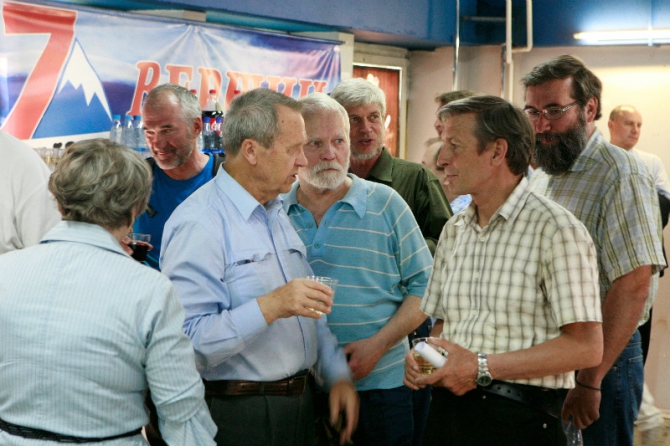 К сожаленью, день рождения только раз в году! (баск, юбилей, собрались)