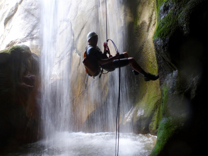 СЕМЬЯ МУРАДОВЫХ ВЫБИРАЕТ КРИТ! (Путешествия, каньонинг, canyoning)