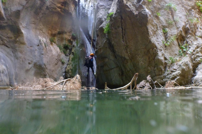 СЕМЬЯ МУРАДОВЫХ ВЫБИРАЕТ КРИТ! (Путешествия, каньонинг, canyoning)