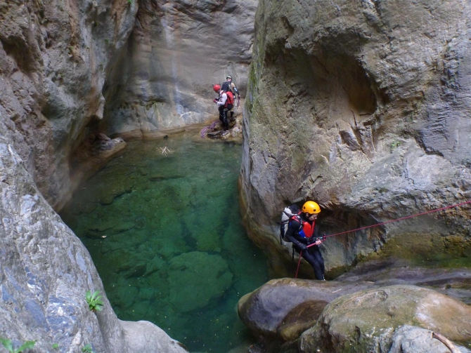 СЕМЬЯ МУРАДОВЫХ ВЫБИРАЕТ КРИТ! (Путешествия, каньонинг, canyoning)