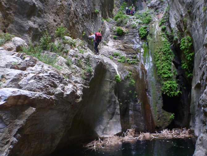 СЕМЬЯ МУРАДОВЫХ ВЫБИРАЕТ КРИТ! (Путешествия, каньонинг, canyoning)