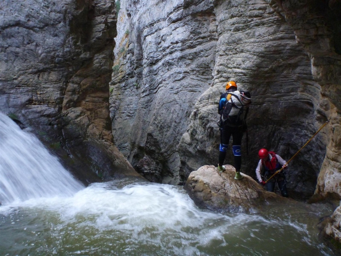 СЕМЬЯ МУРАДОВЫХ ВЫБИРАЕТ КРИТ! (Путешествия, каньонинг, canyoning)