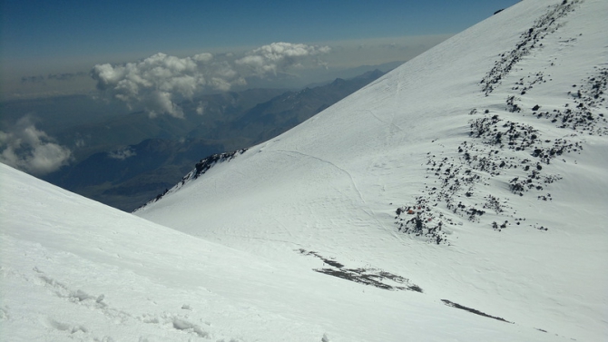 Эльбрус-2012: спасательная хижина на Седловине (Альпинизм, альпинизм, приют, redfox 5300)