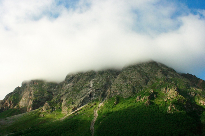 На гребне каменной волны (Альпинизм, пик брянский, безенги, альпбаза, альплагерь, скалолазание, альпинизм, горы, кавказ, виктор чайка, красноярск, соло, русские ночевки)