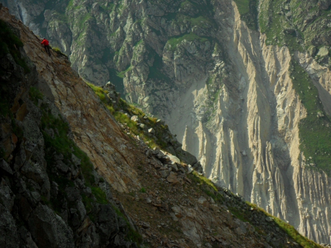 На гребне каменной волны (Альпинизм, пик брянский, безенги, альпбаза, альплагерь, скалолазание, альпинизм, горы, кавказ, виктор чайка, красноярск, соло, русские ночевки)