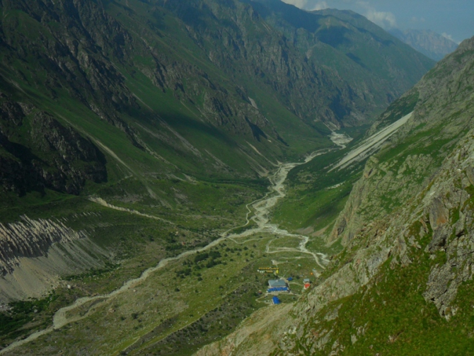 На гребне каменной волны (Альпинизм, пик брянский, безенги, альпбаза, альплагерь, скалолазание, альпинизм, горы, кавказ, виктор чайка, красноярск, соло, русские ночевки)
