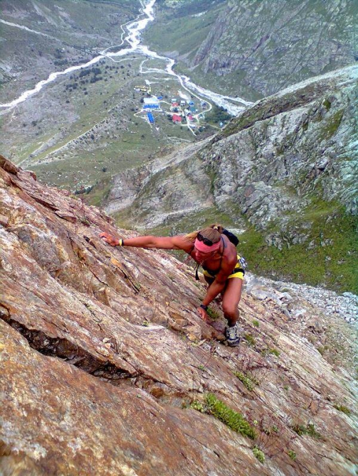 На гребне каменной волны (Альпинизм, пик брянский, безенги, альпбаза, альплагерь, скалолазание, альпинизм, горы, кавказ, виктор чайка, красноярск, соло, русские ночевки)