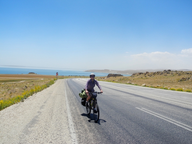 Велопоход по Турции, часть 1: озеро Ван и вулкан Сюпхан (Путешествия, турция, арарат, горы)