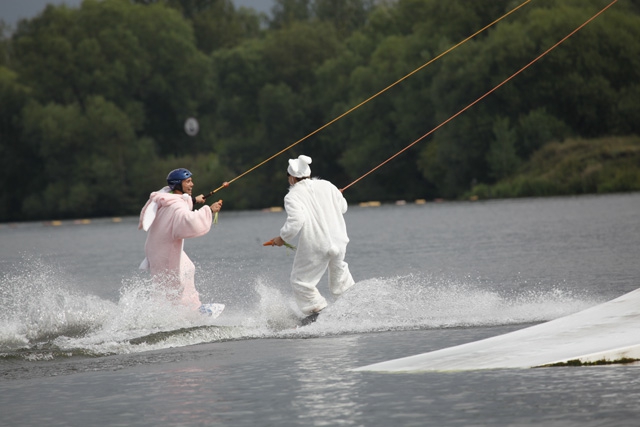 Зайцы и орки вышли на воду: Fun Wake Contest-2012 (Вода)