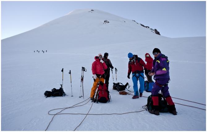 КАЗБЕК- ЭЛЬБРУС. Июльский дуплет . Текст отчёта. (Бэккантри/Фрирайд, гергетский ледник, дарьяльское ущелье, казбеги, иком, игорь комаров, вершина, терскол, лиза паль, восхождение, чегет, альпинизм)