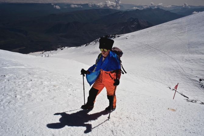 КАЗБЕК- ЭЛЬБРУС. Июльский дуплет . Текст отчёта. (Бэккантри/Фрирайд, гергетский ледник, дарьяльское ущелье, казбеги, иком, игорь комаров, вершина, терскол, лиза паль, восхождение, чегет, альпинизм)