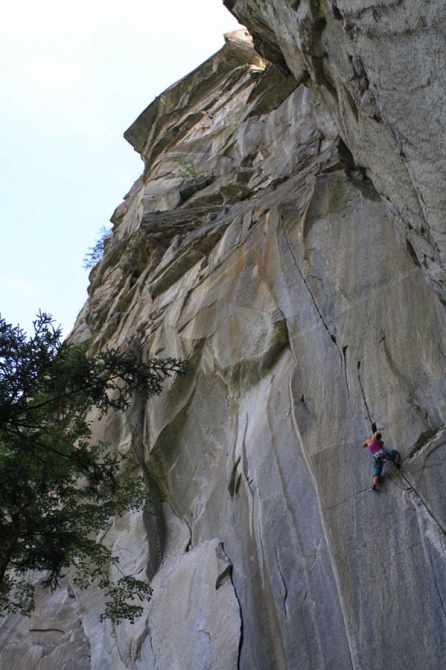 Welcome 2 TRAD, Cadarese, Valle Antigorio, Italy - Granite Crack Climbing. THE DOORS (Скалолазание, trad community, 8b)