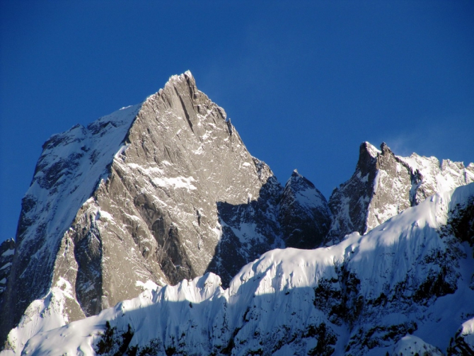 Соло на Северо-Восточную стену PIZ BADILE. (Альпинизм, odintsov, денис одинцов, пиц бадиль, solo, пиц бадиле, швейцария)