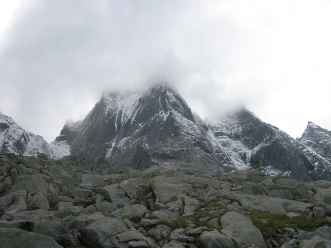 Соло на Северо-Восточную стену PIZ BADILE. (Альпинизм, odintsov, денис одинцов, пиц бадиль, solo, пиц бадиле, швейцария)