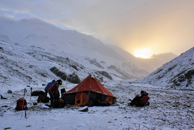 Памирские беглецы (Альпинизм, каракуль, зорташ, пик советских офицеров, восточный памир, музкол, маи)