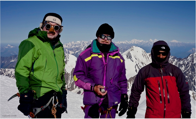 КАЗБЕК- ЭЛЬБРУС..июльский дуплет ФОТО-ВАРИАНТ отчёта (Альпинизм, альпинизм, чегет, восхождение, лиза паль, терскол, вершина, игорь комаров, иком, казбеги, дарьяльское ущелье, гергетский ледник)