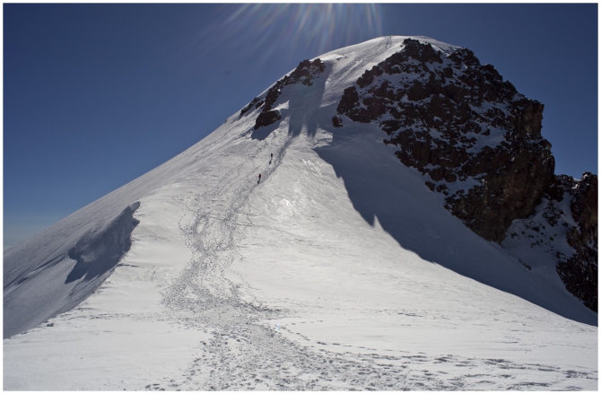 КАЗБЕК- ЭЛЬБРУС..июльский дуплет ФОТО-ВАРИАНТ отчёта (Альпинизм, альпинизм, чегет, восхождение, лиза паль, терскол, вершина, игорь комаров, иком, казбеги, дарьяльское ущелье, гергетский ледник)