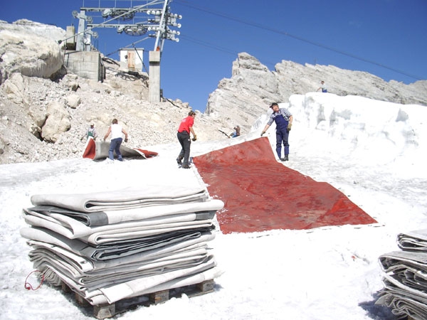 Как спасают ледники на высшей точки Германии. (альпы, цугшпитце, германия, экология)