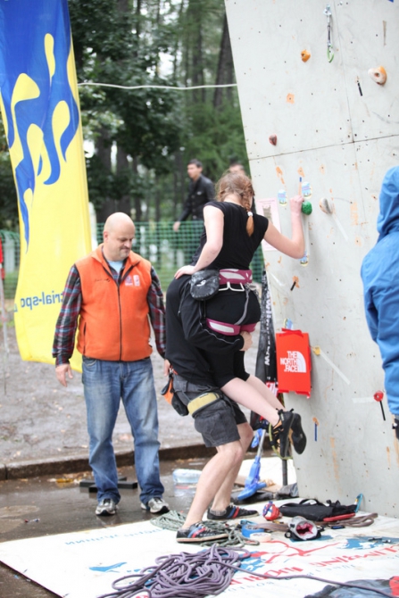 Продолжая текст «Всё лучшее детям…» так и хочется сказать - всё трудное взрослым. (Скалолазание, дождь, трудность, скалолазание, соколиная скала)