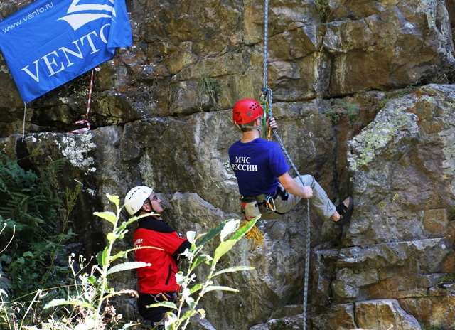 Профессиональные спасатели пополнили ряды жетонистов (Альпинизм, vento, red fox, цей, росспас, жетон "спасение в горах")