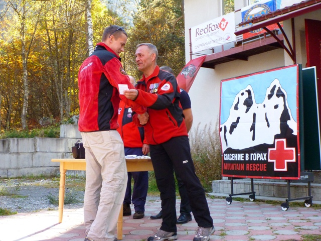 Профессиональные спасатели пополнили ряды жетонистов (Альпинизм, vento, red fox, цей, росспас, жетон "спасение в горах")