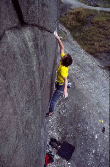 Нет слов. "Дьявол ин Детаилз" :-) Олдскул (Скалолазание, uk, black& white, sport, trad, bouldering, ics of the day)