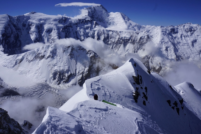 Пик Ленина, пик Корженевской, пик Коммунизма – 2012. …или «..парня в горы тяни, рискни…….там поймешь кто такой..» (Альпинизм)