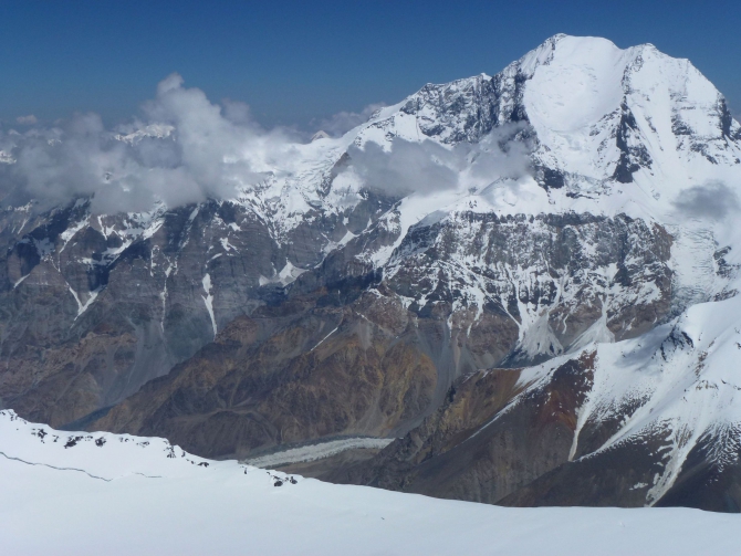 Пик Ленина, пик Корженевской, пик Коммунизма – 2012. …или «..парня в горы тяни, рискни…….там поймешь кто такой..» (Альпинизм)