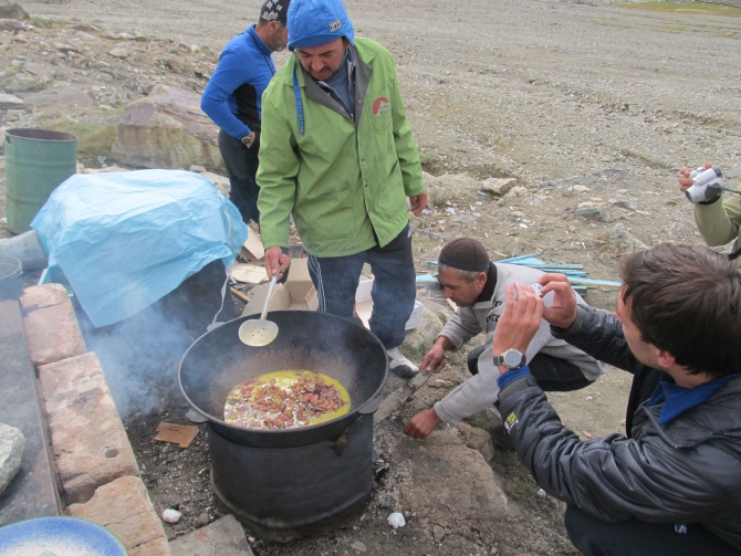 Пик Ленина, пик Корженевской, пик Коммунизма – 2012. …или «..парня в горы тяни, рискни…….там поймешь кто такой..» (Альпинизм)