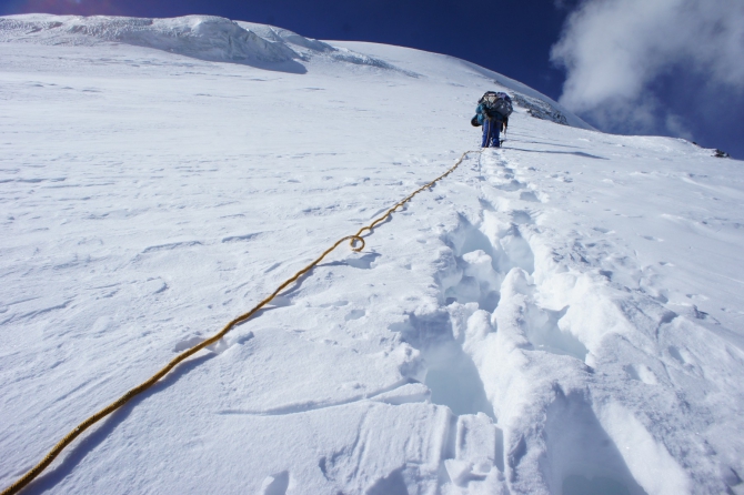 Пик Спартак и перевал через восточное плечо пика Ленина. (Альпинизм, маи, пик ленина, экспедиция маи на заалайский хребет, перевал крыленко)