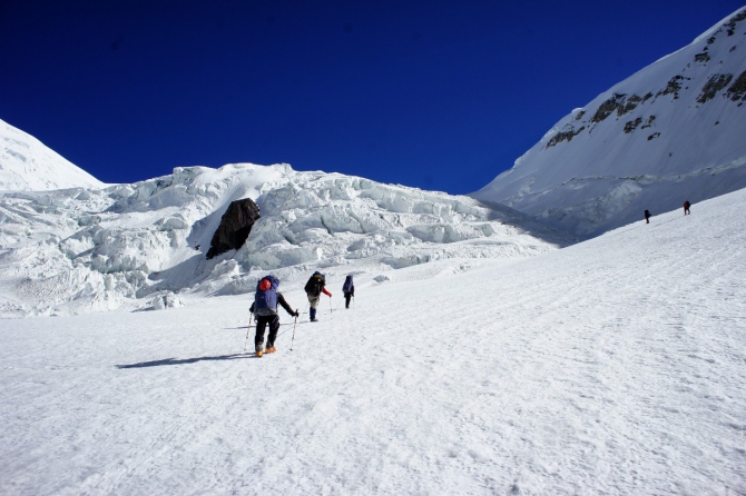 От Сауксая до пика Ленина. Перевалы Прижимный, Раздельный и Ленина. (Альпинизм, перевал ленина, перевал раздельный, ледник дзержинского, перевал прижимный, сауксай, малая саукдара, пик ленина, маи)
