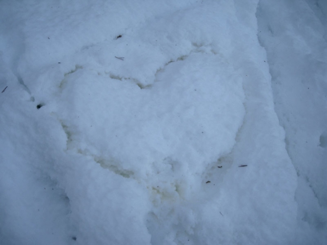 А у нас здесь снег. Много, много снега. Завидуете? (Мультигонки)