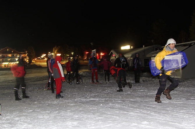 А у нас здесь снег. Много, много снега. Завидуете? (Мультигонки)