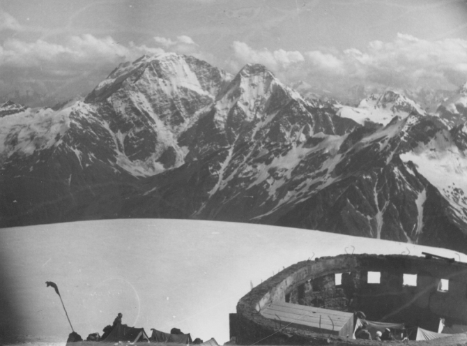 Ретро. Далекие 70-е. Альпиниада, массовое восхождение на Эльбрус. Лето 1977 г. (Альпинизм, курус)