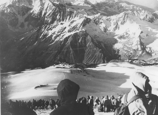 Ретро. Далекие 70-е. Альпиниада, массовое восхождение на Эльбрус. Лето 1977 г. (Альпинизм, курус)